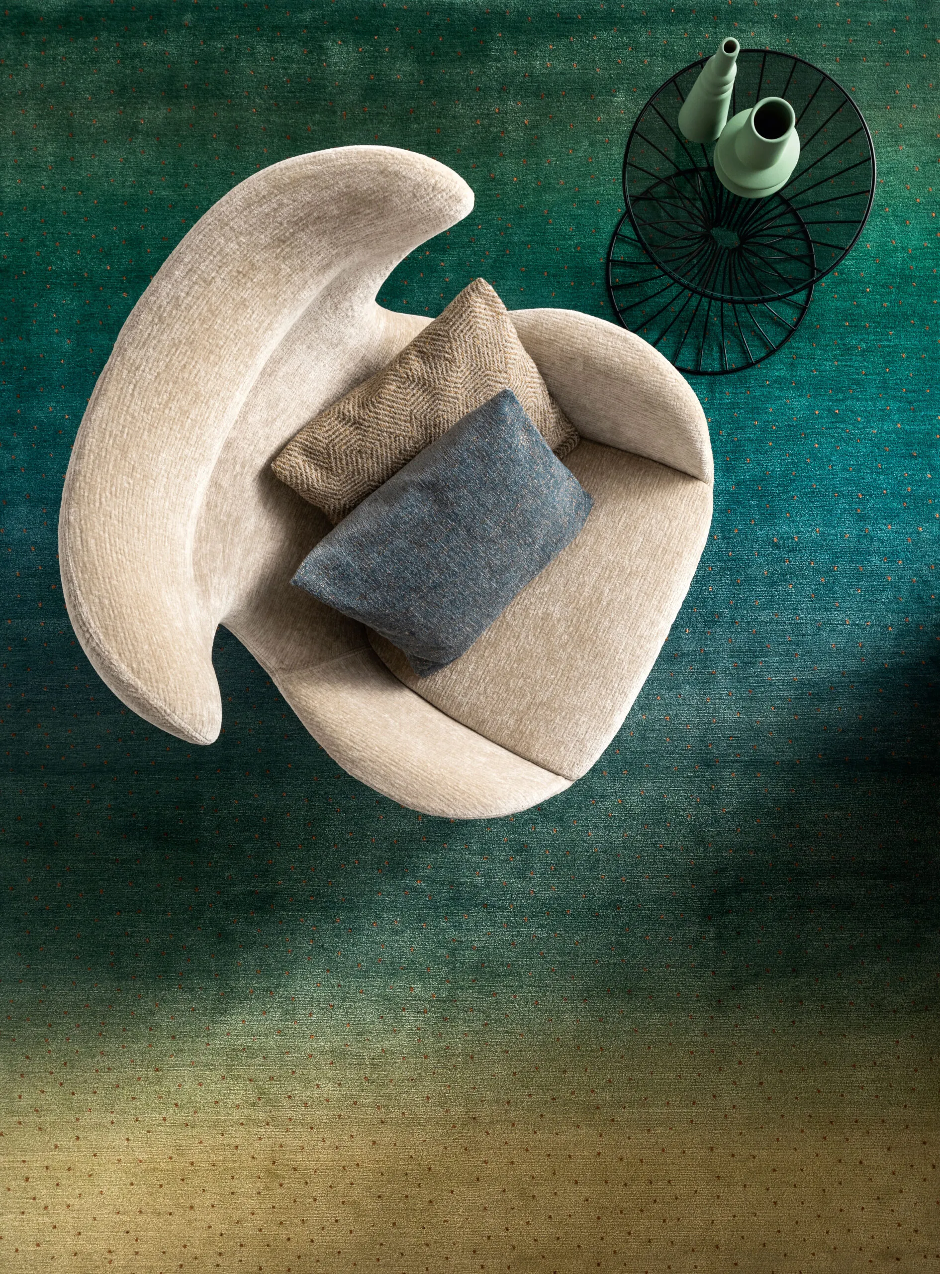 Fotoliu Kim - Design sculptural și spătar înalt
